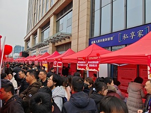 “百米小巷”人潮涌動(dòng)！瑞方人力助力2025年武侯區(qū)春風(fēng)行動(dòng)專場(chǎng)招聘會(huì)“開(kāi)門紅” 第3張